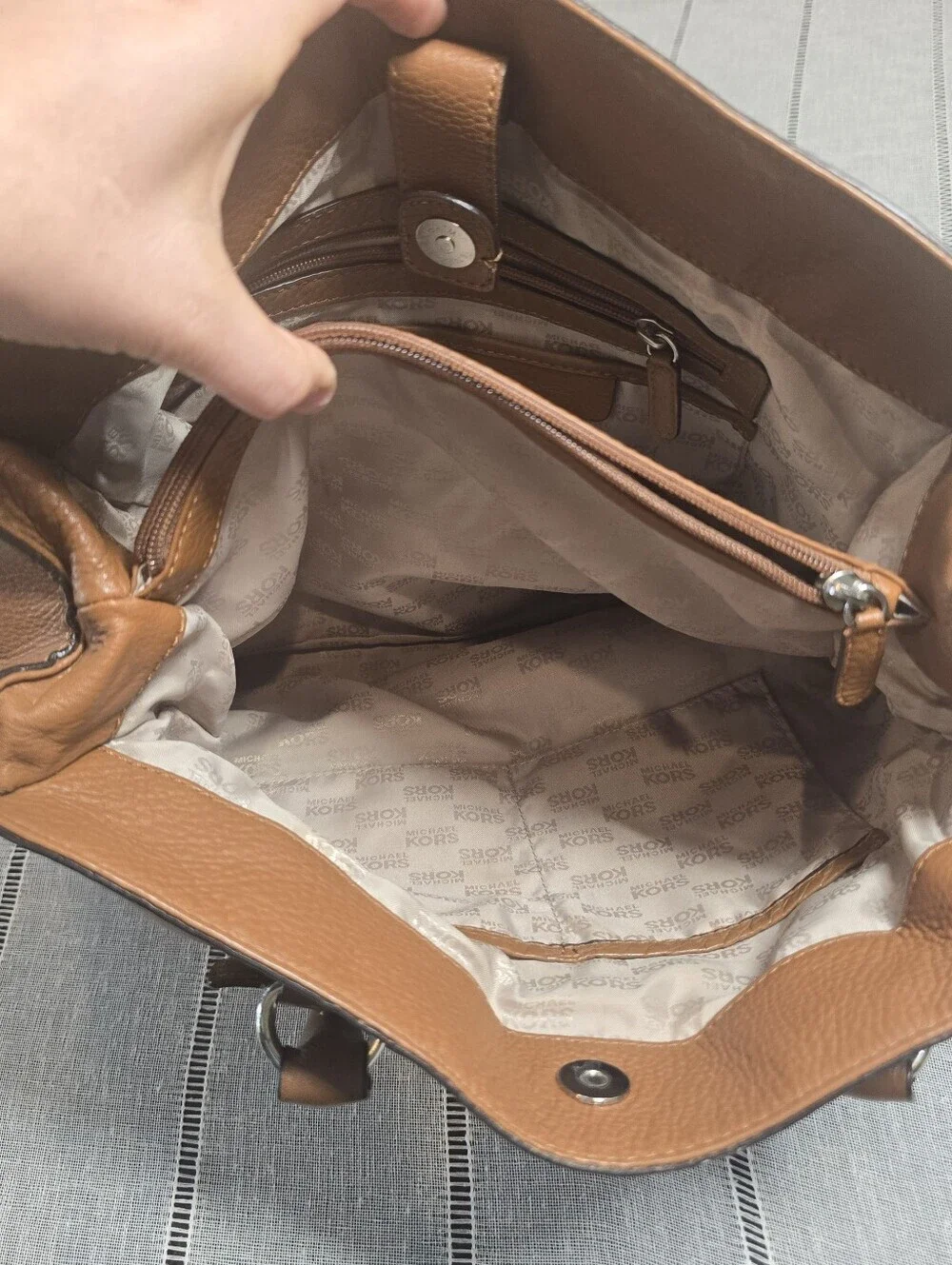 MICHAEL KORS Tan Leather Satchel with Gold Hardware